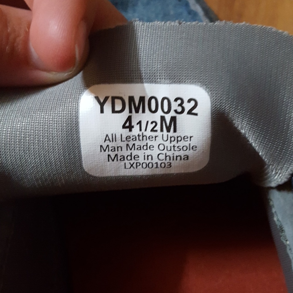 Shoes - Picture 3 of 4